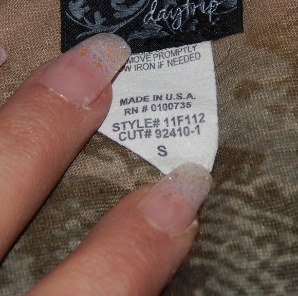 Women's daytrip size small t-shirt - Picture 3 of 6